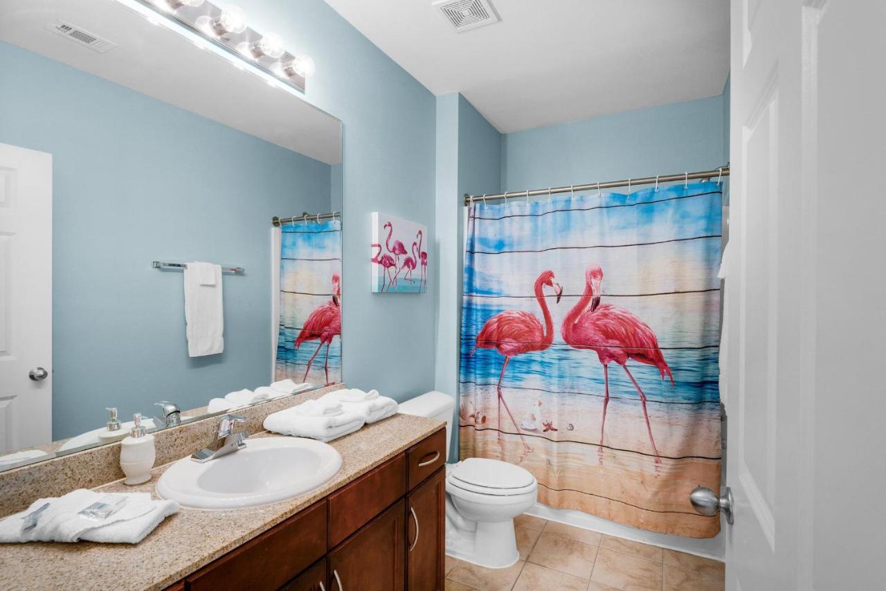 Laketown Wharf 2118 Apartment *